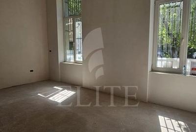 Apartament cu 4 camere în Central - 3