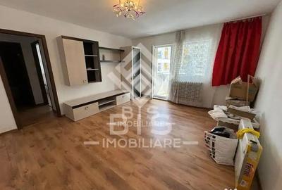 Apartament cu 3 camere semidecomandat, mobilat în Nord