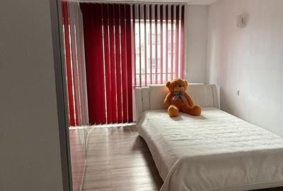 Apartament cu 3 camere în Tineretului