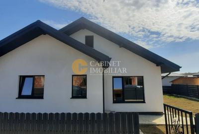 Casă individuală cu 3 camere cu Canalizare în Voinești