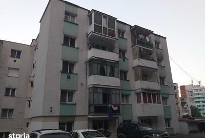Apartament cu 3 camere semidecomandat în Central - 3