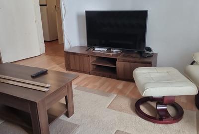Apartament cu 3 camere decomandat în Titan