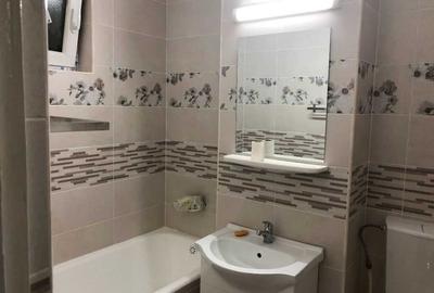 Apartament cu 3 camere decomandat în Exterior Vest