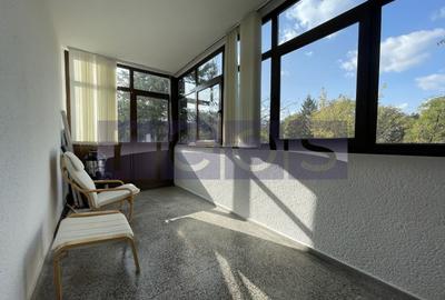 Apartament cu 3 camere decomandat în Kiseleff