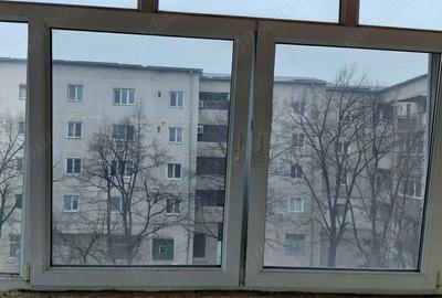 Apartament cu 3 camere decomandat în Traian - 2