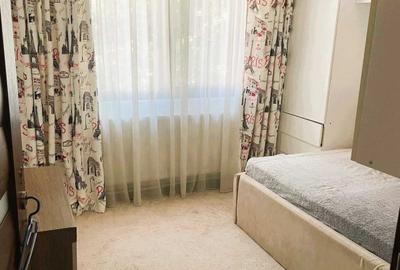 Apartament cu 3 camere semidecomandat în Central