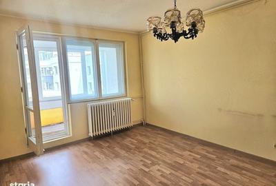 Apartament cu 3 camere decomandat în Tineretului