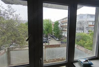 Apartament cu 3 camere semidecomandat în Micro 3 - 2