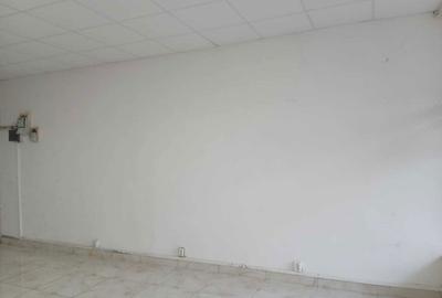 Spațiu comercial, de 40 mp, în Central - 4