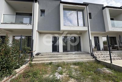 Casă cu 3 camere cu Canalizare în Smeura