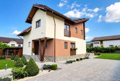 Casă cu 4 camere cu Teren 740 Mp în Turcheș