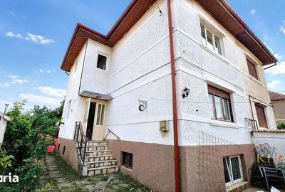 Casă cu 6 camere cu Teren 700 Mp în Central