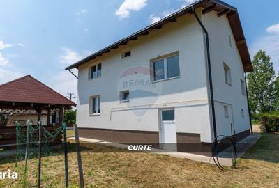 Casă cu 5 camere cu Teren 600 Mp în Mireșu Mare
