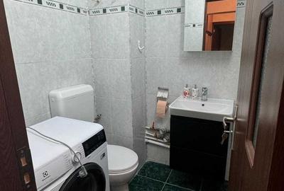 Garsonieră decomandată în Decebal