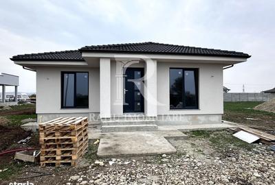 Casă cu 4 camere în Sântandrei