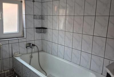 Casă cu 3 camere cu Teren 250 Mp în Central