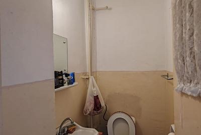 Apartament cu 3 camere decomandat în Tractorul