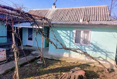Casă cu 3 camere în Miroslovești