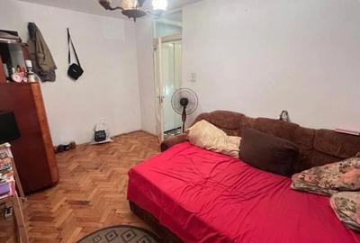 Apartament cu 3 camere decomandat în Girocului