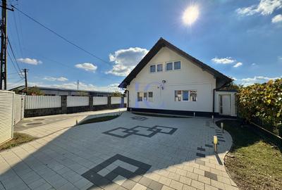 Casă individuală cu 7 camere cu Canalizare în Tineretului