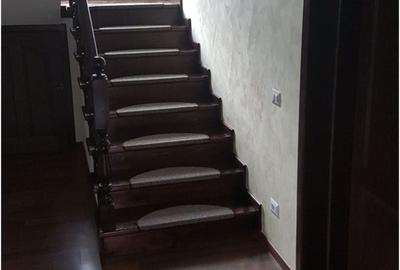 Casă cu 4 camere în Central