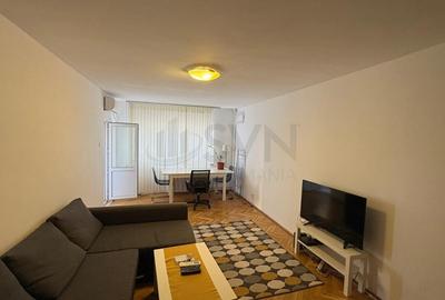 Apartament cu 3 camere semidecomandat, mobilat în P-ța Victoriei