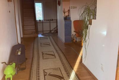 Casă cu 5 camere cu Teren 600 Mp în Bariera Vâlcii