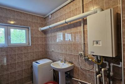 Casă cu 5 camere cu Teren 1159 Mp în Zăvoi