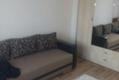 Garsonieră decomandată în Girocului