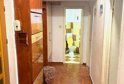 Apartament cu 3 camere semidecomandat, mobilat în Micro 3 - 9