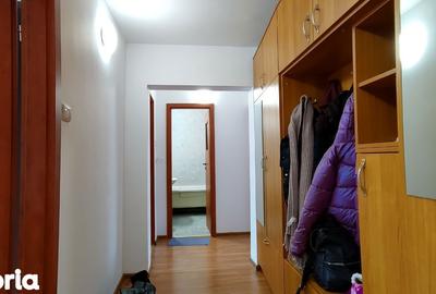 Apartament cu 2 camere decomandat în Tractorul - 2