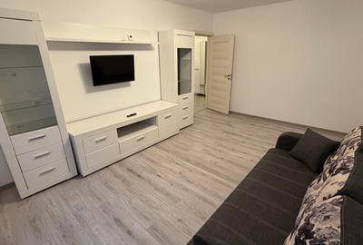 Apartament cu 3 camere decomandat, mobilat în Dacia