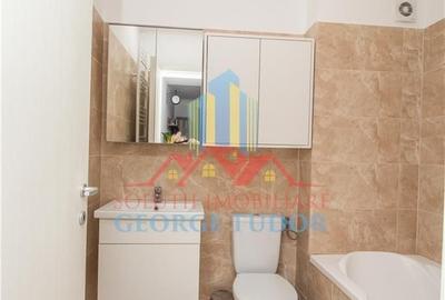 Apartament cu 3 camere decomandat în Roșu