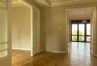Apartament cu 4 camere în Moșilor