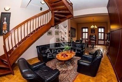 Apartament cu 3 camere decomandat, mobilat în Sinaia
