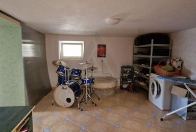 Casă cu 4 camere în Șura Mică
