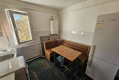 Apartament cu 2 camere semidecomandat, mobilat în Micro I - 11