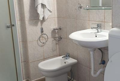 Apartament cu 3 camere, mobilat în 1 Mai - 2