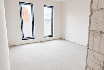 Casă cu 4 camere cu Teren 300 Mp în Central