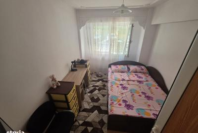 Apartament cu 3 camere decomandat în Prundu