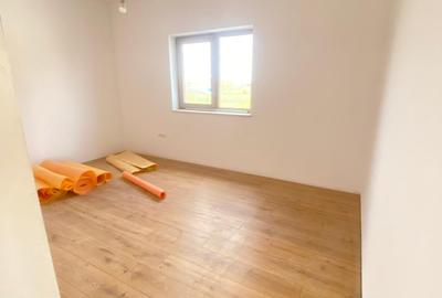 Apartament cu 3 camere semidecomandat în Remetea Mare - 4