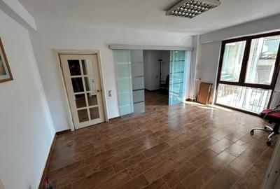 Apartament cu 3 camere semidecomandat în Ultracentral