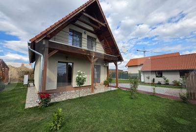 Casă individuală cu 2 camere cu Garaj în Arcuș