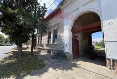 Casă cu 4 camere în Central
