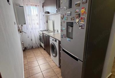 Apartament cu 3 camere semidecomandat în 9 Mai - 2