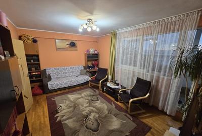 Apartament cu 3 camere semidecomandat, mobilat în Crângași