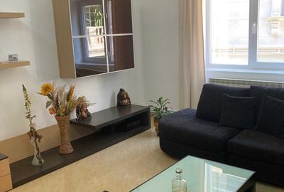 Apartament cu 3 camere decomandat, mobilat în Exterior Vest