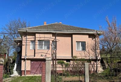 Casă cu 3 camere cu Teren 800 Mp în Hălăucești - 1