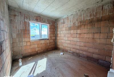 Casă cu 3 camere în Urseni