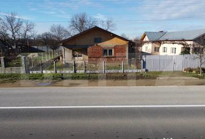 Casă cu 4 camere cu Teren 600 Mp în Central - 1